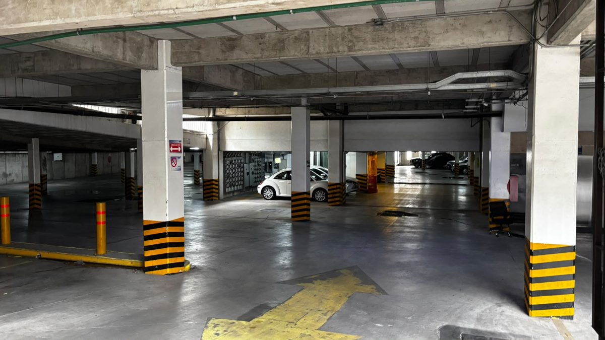 Estacionamiento techado