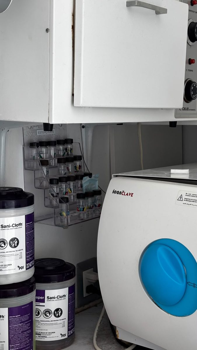 Área de esterilización con autoclave