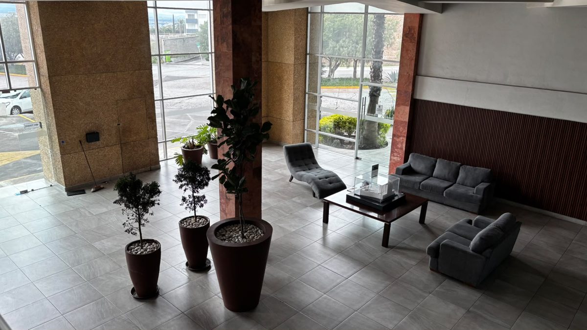 Lobby del edificio visto desde arriba