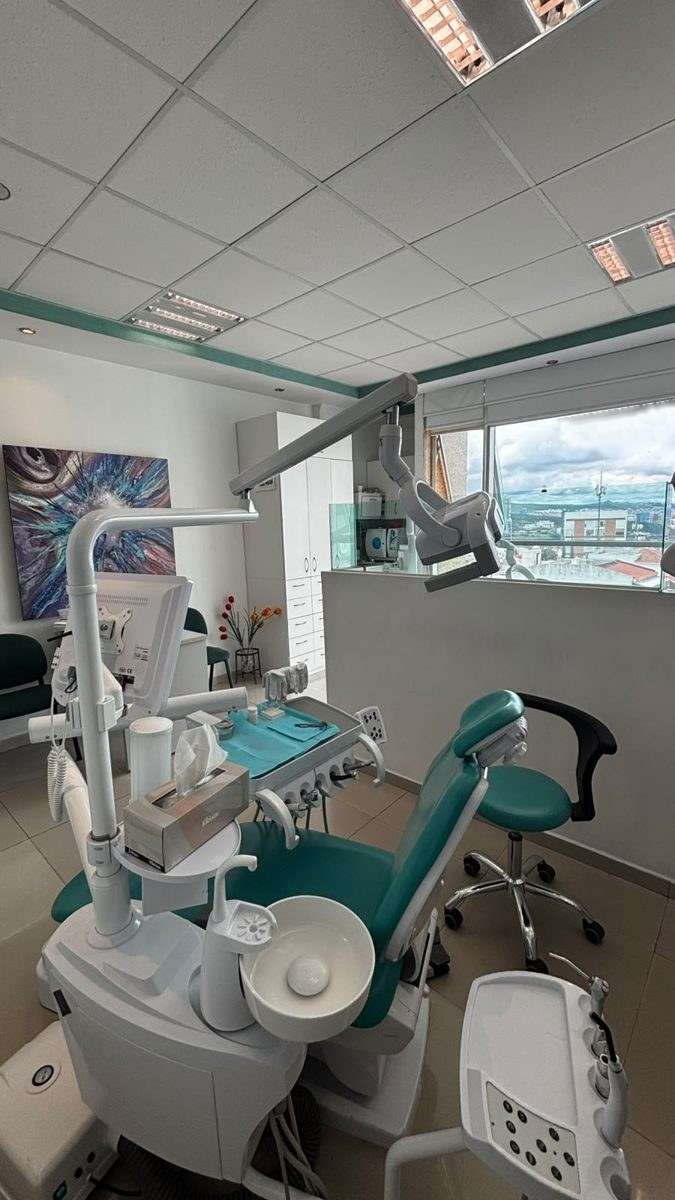 Unidad dental 2 con el ventanal y la vista a la ciudad